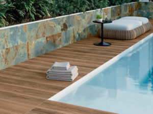 Jardín con paredes con revestimiento imitación piedra de shenandoah