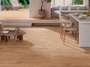 Salón con suelo imitación madera