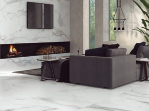 Salón con suelo porcelánico imitación marmol